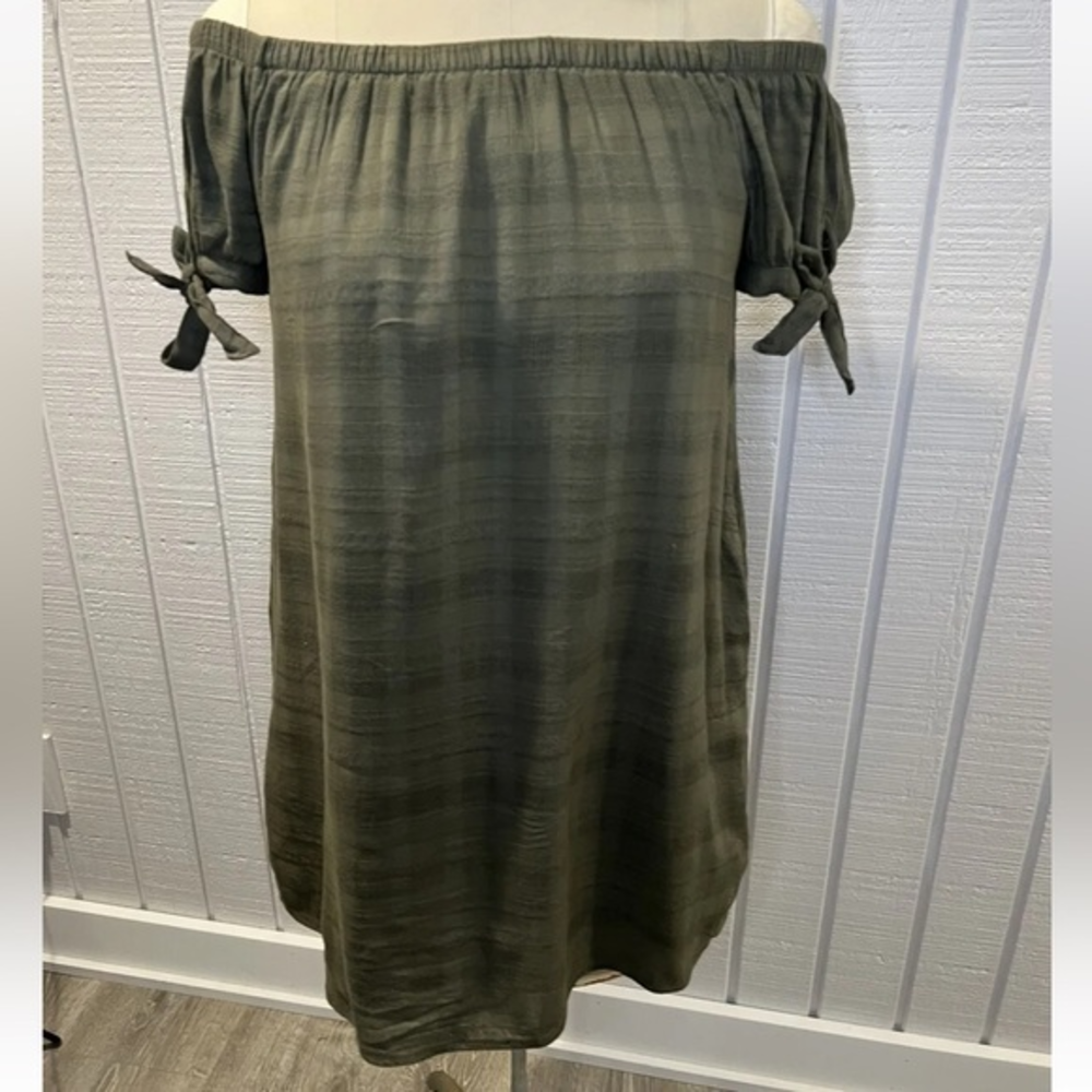 American Eagle  off‎ the shoulder dress With Pockets Size Small Olive Green